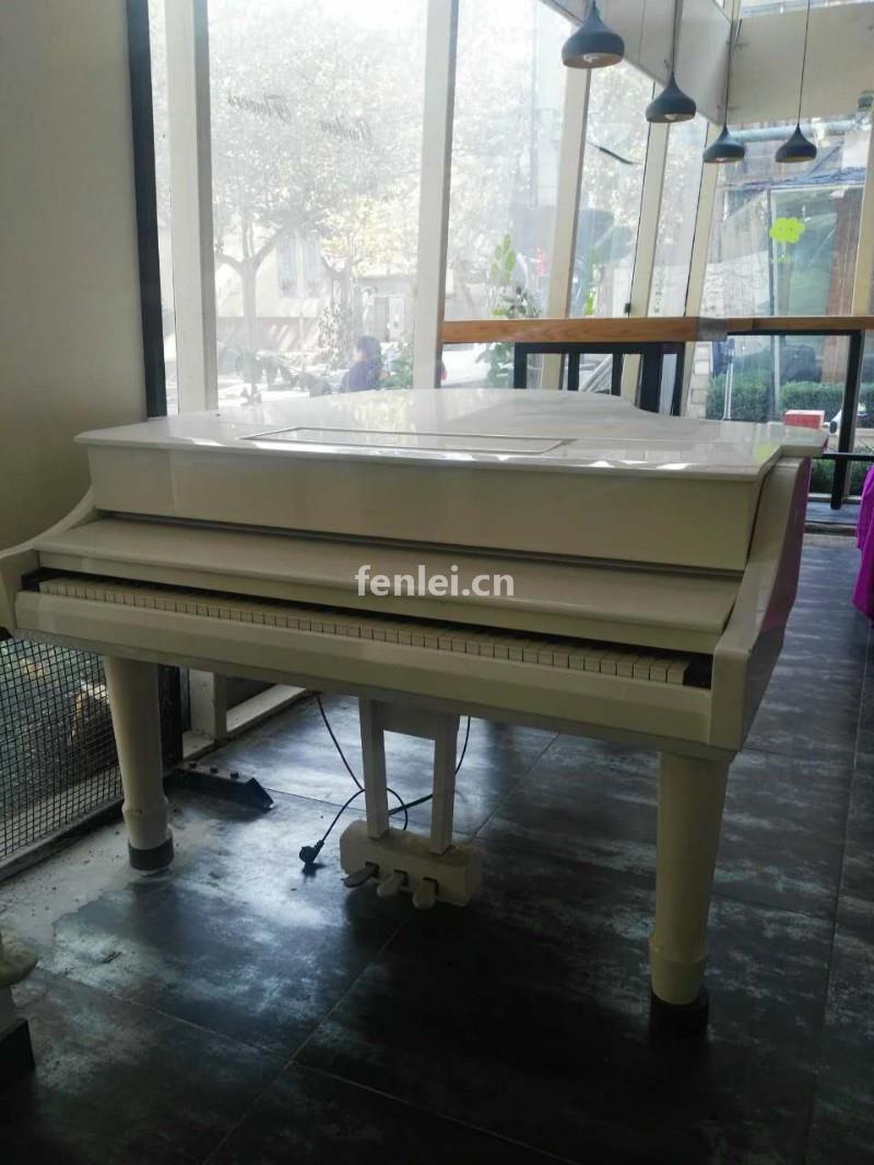 自用白色三角钢琴出售(透明三角钢琴价格)