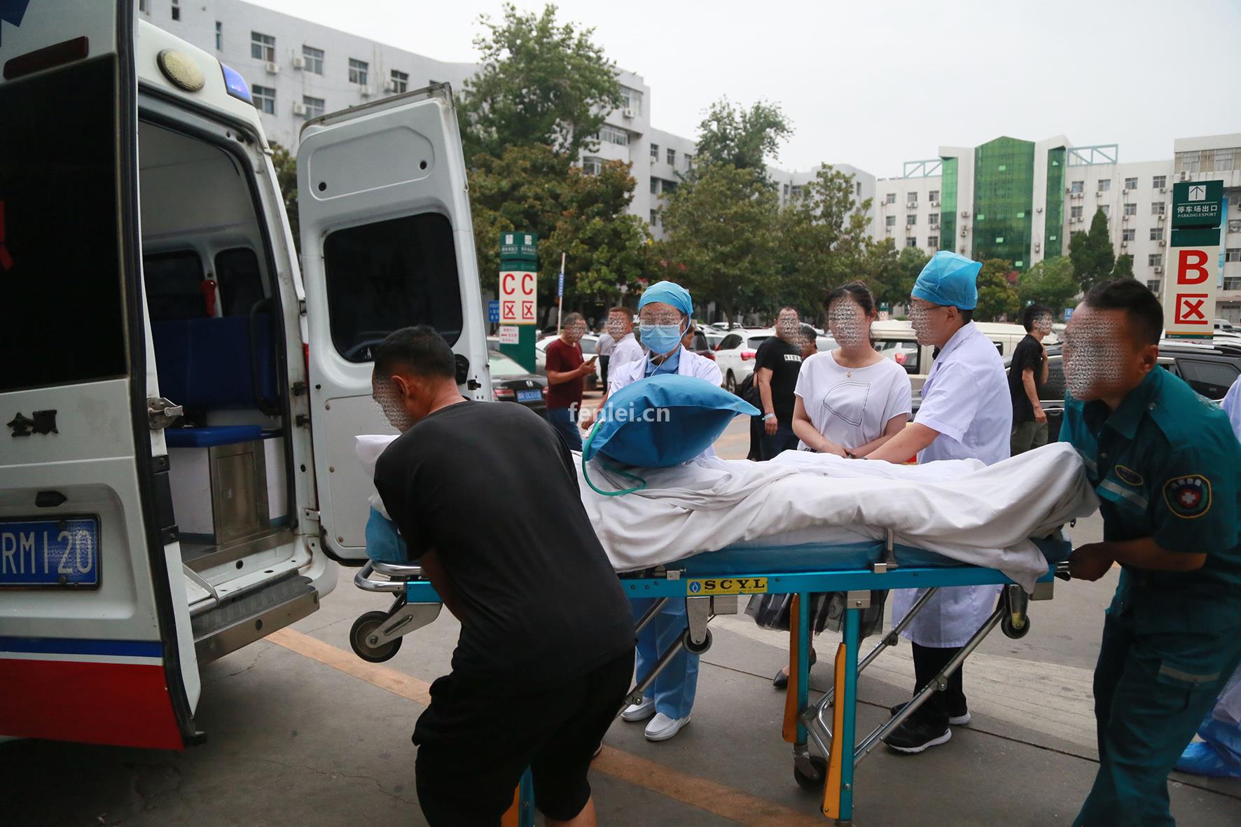 济南救护车出租转院-长途救护车-车上有担架(济南救护车转院多少钱一公里)